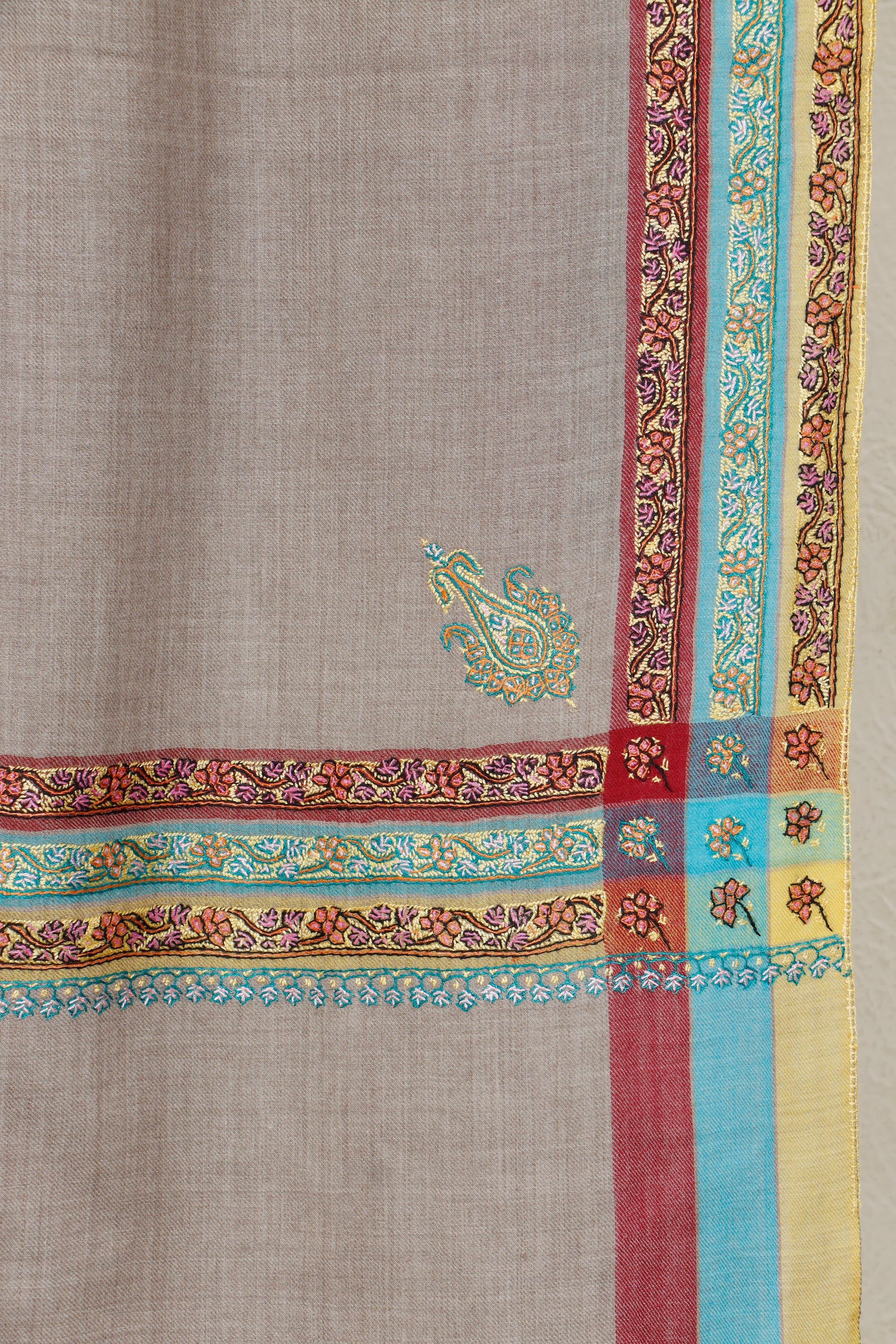 Kashmiri Shawl Sui Work