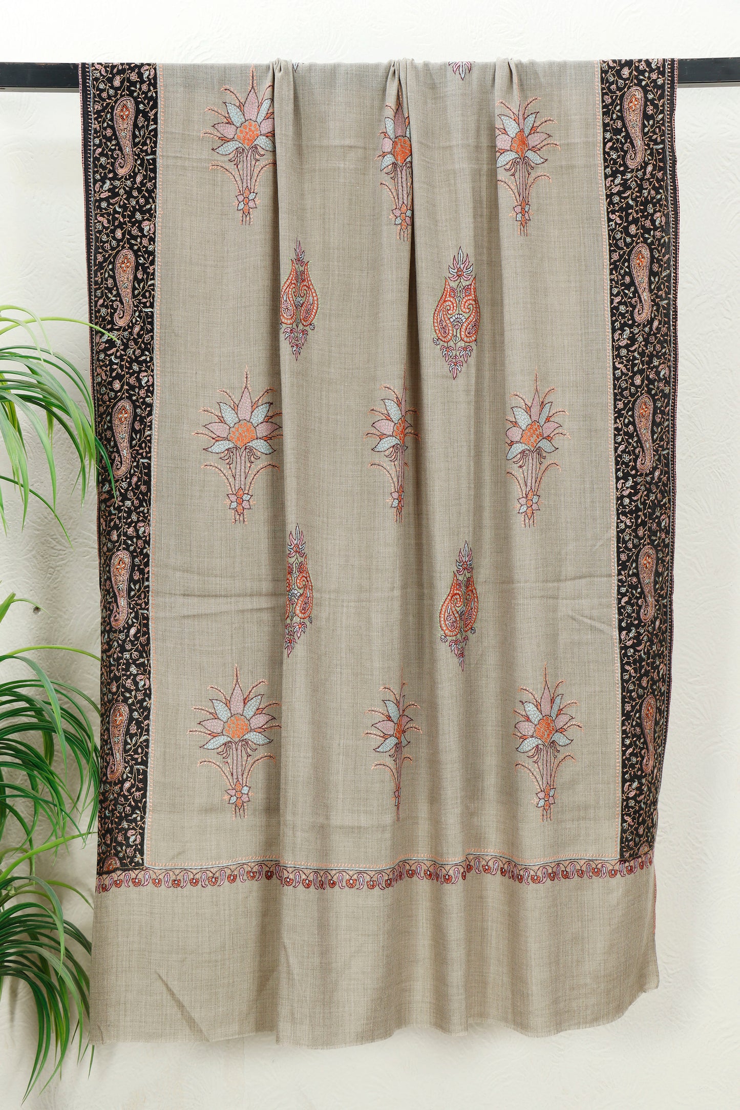 Sui Jaal Toosh Shawl
