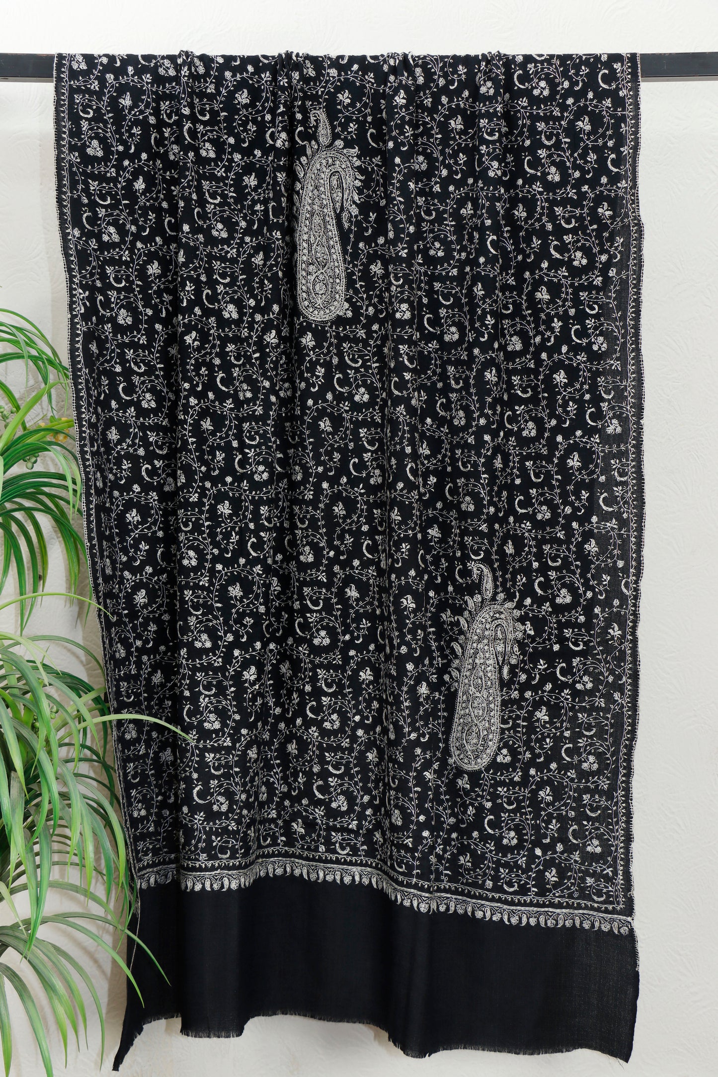 Sui Jaal Toosh Shawl