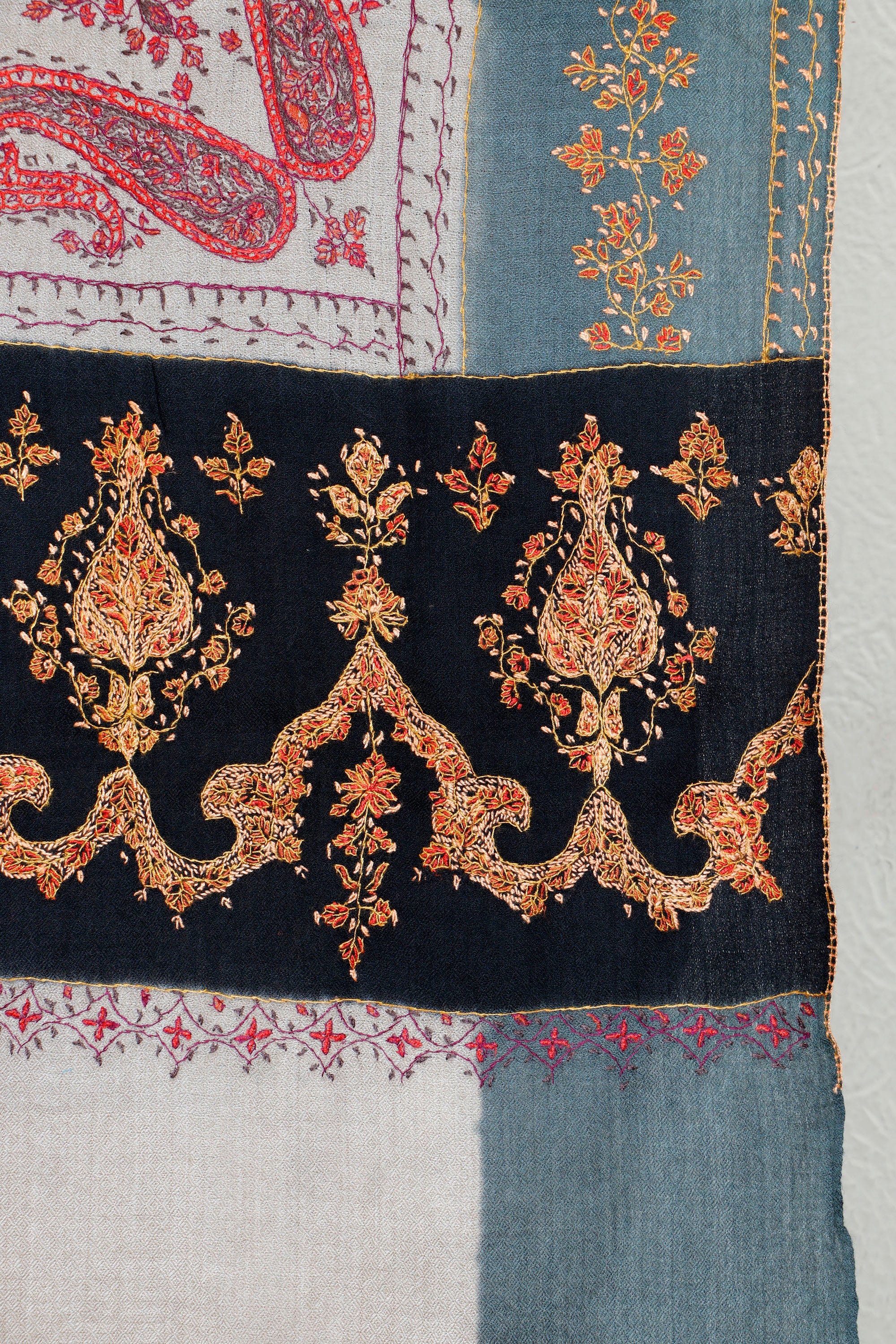 Sui Jaal Toosh Shawl